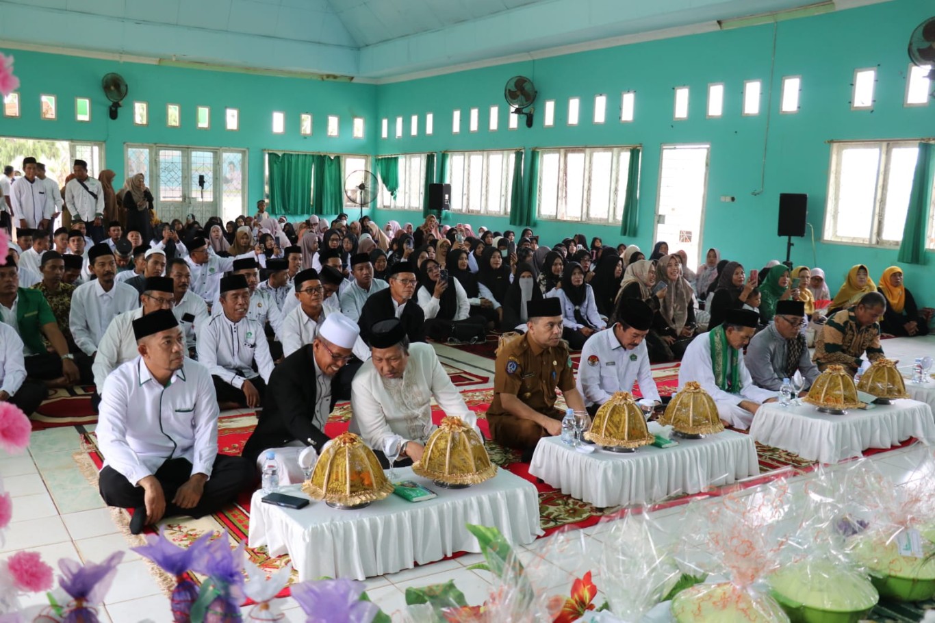 HADIRI -- Pjs Bupati Luwu Timur, Jayadi Nas menghadiri peringatan maulid Nabi Muhammad SAW yang diselenggarakan Kementerian Agama (Kemenag) Kabupaten Lutim baru-baru ini.  
