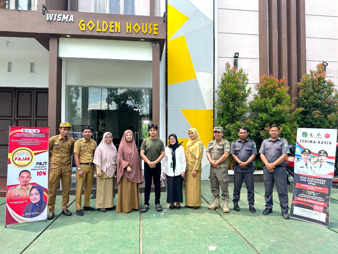PENGAWASAN -- Reformer PKA Kabupaten Luwu Timur, Angkatan V Tahun 2024 melakukan sistem pengawasan aktif (Sigap Pajak) pada Hotel I Lagaligo, Wisma Trans dan Wisma Golden House, di Kecamatan Malili, Selasa (15/10). 
