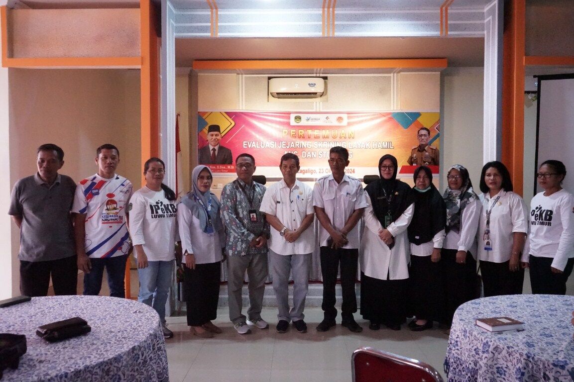 EVALUASI -- Dinas Kesehatan Kabupaten Luwu Timur menggelar pertemuan Evaluasi Jejaring Skrining Layak Hamil, ANC dan Stunting tingkat Kabupaten Lutim, di Hotel I Lagaligo, Puncak Indah, Malili, Rabu (23/10).
