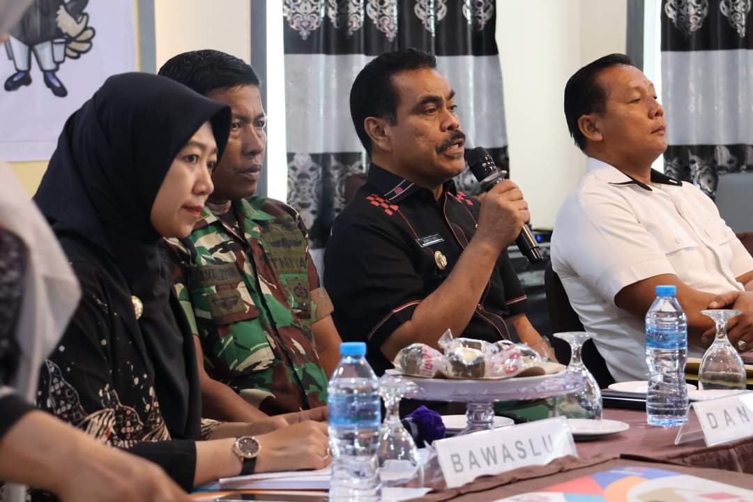 RAKOR -- Pj Bupati Pinrang, H Ahmadi Akil menghadiri Rapat Koordinasi (Rakor) yang diadakan Badan Pengawas Pemilihan Umum (Bawaslu) Kabupaten Pinrang di Ruang Pola Kantor Bupati Pinrang, Kamis (3/10).
