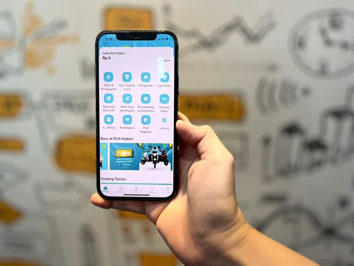 PLN MOBILE -- Tampilan menu utama pada Aplikasi PLN Mobile. Dengan PLN Mobile, pelanggan dapat melakukan transaksi kelistrikan yang hemat, aman, dan nyaman.
