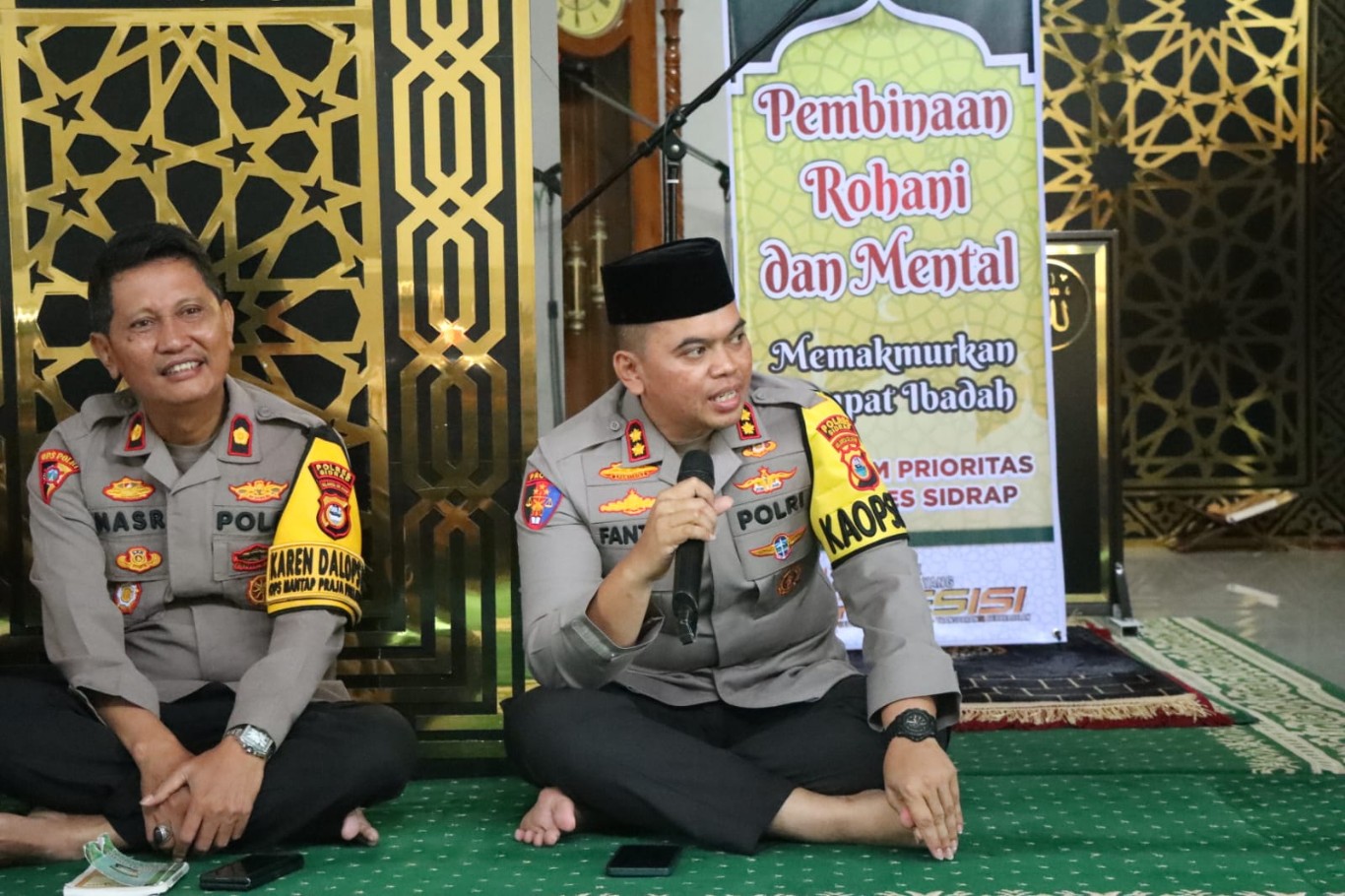 BINROHTAL -- Polres Sidrap menggelar kegiatan Pembinaan Rohani dan Mental (Binrohtal) dalam rangka meningkatkan keimanan dan ketakwaan personel, Kamis (17/10) kemarin. 
