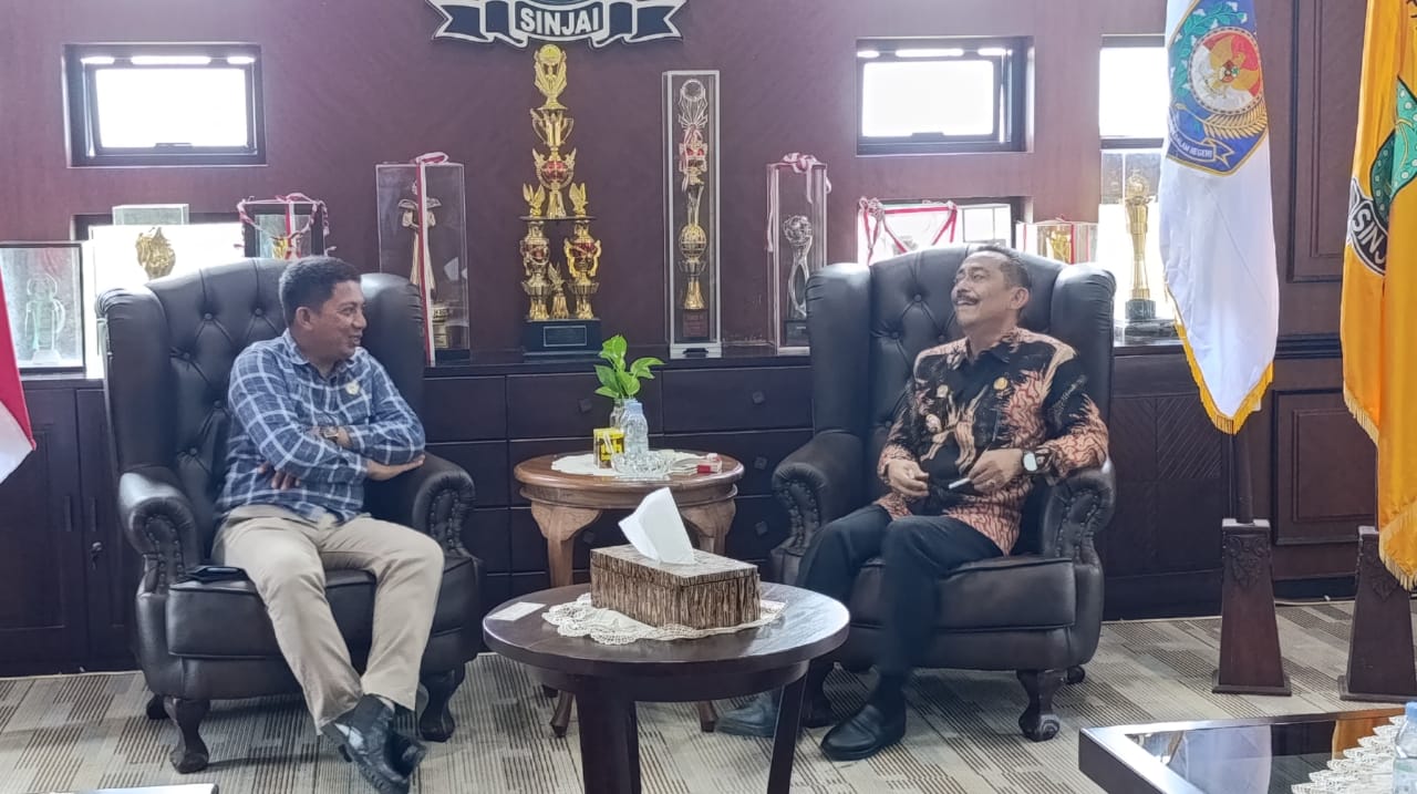 AUDIENSI -- Ketua Asosiasi Pedagang Sapi, Abdul Gani Gaffar saat audiensi dengan Pj Bupati Sinjai A Jefrianto Asapa
