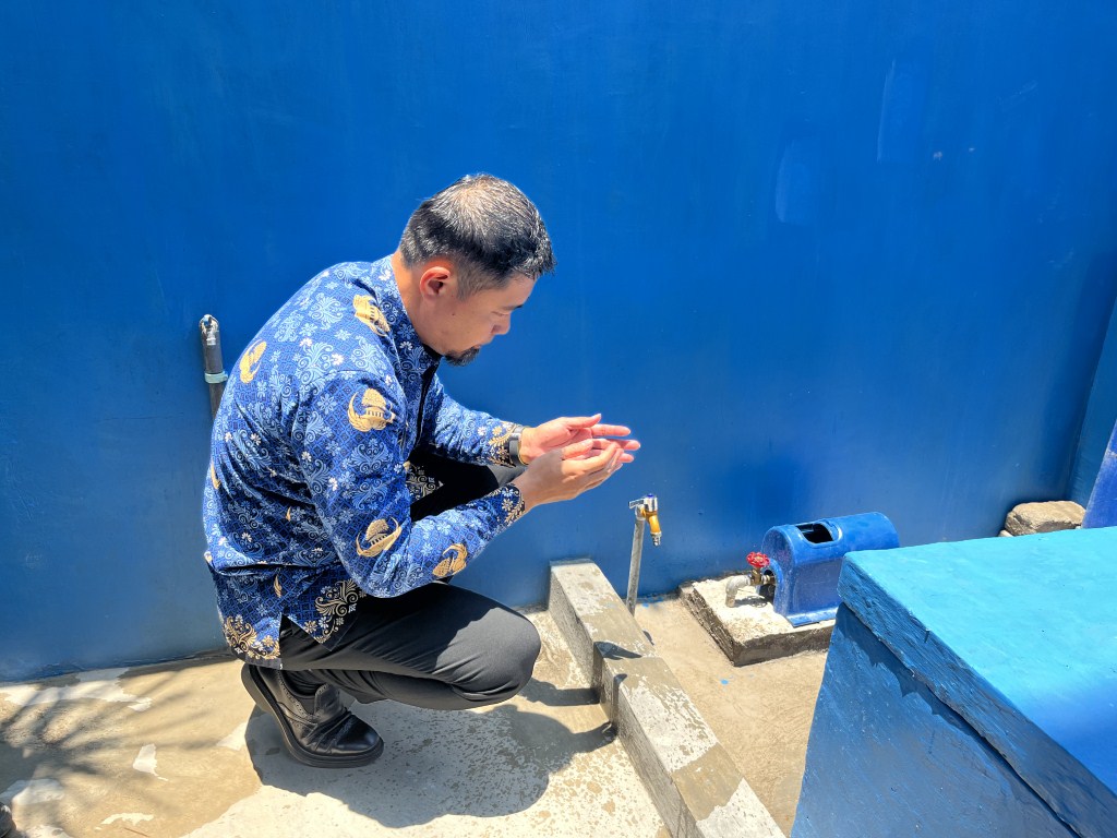 ist
RESMIKAN--Pjs Wali Kota Makassar, Andi Arwin Azis meresmikan Sistem Penyediaan Air Minum (SPAM) di Kelurahan Panampu Kecamatan Tallo, Kamis (17/10).
