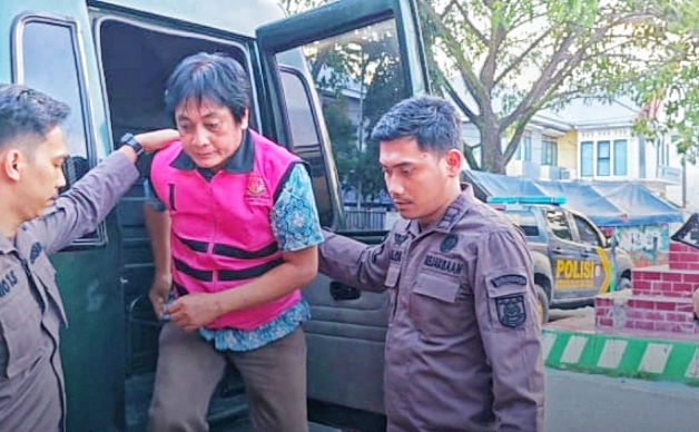 DITAHAN -- Penyidik Kejari Tana Toraja resmi menahan Bbm dalam kasus dugaan tindak pidana korupsi proyek air bersih di Batualu Selatan Tana Toraja usai dilakukan gelar perkara. 
