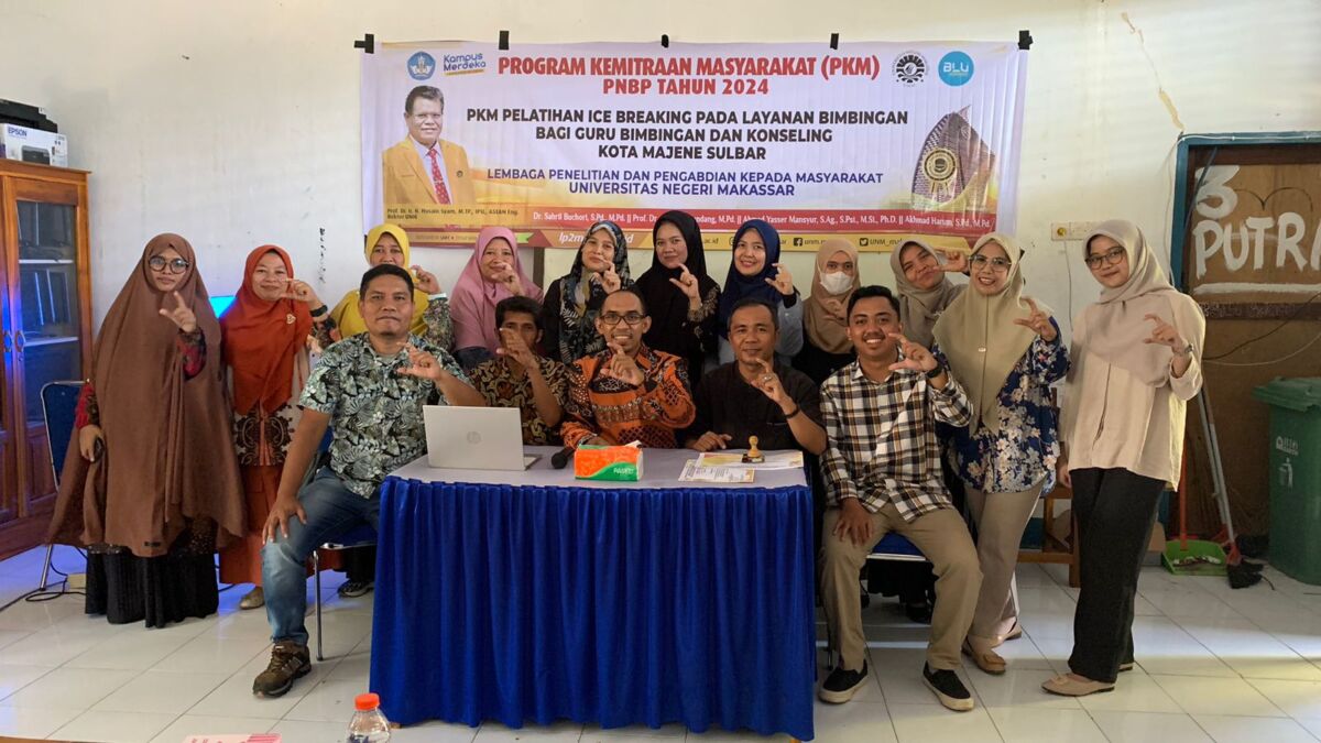 Tim PKM PPs UNM melaksanakan pelatihan tentang ice breaking kepada sejumlah guru Bimbingan dan Konseling (BK) di Kabupaten Majene, Sulbar, 10 hingga 11 Mei 2024.