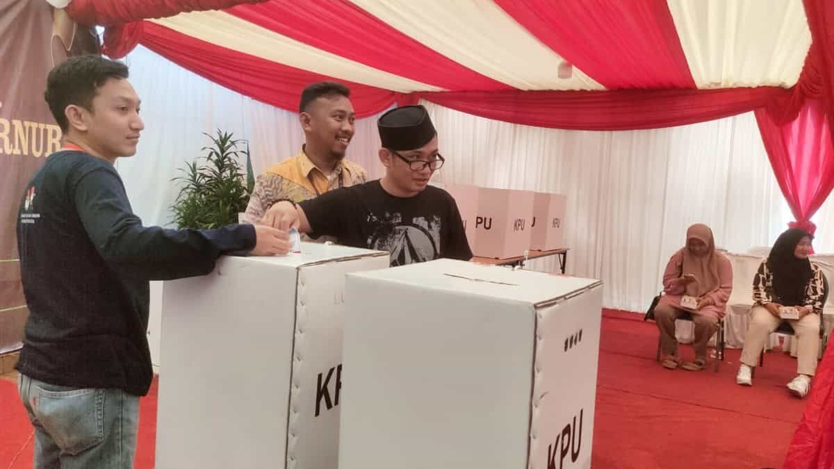 IST
SIMULASI PEMILIHAN--KPU Kabupaten Gowa menggelar simulasi pemungutan suara yang digelar di pelataran kantor KPU Gowa di Jl Andi Mallombasang, Sungguminasa, Sabtu (9/11) pagi
