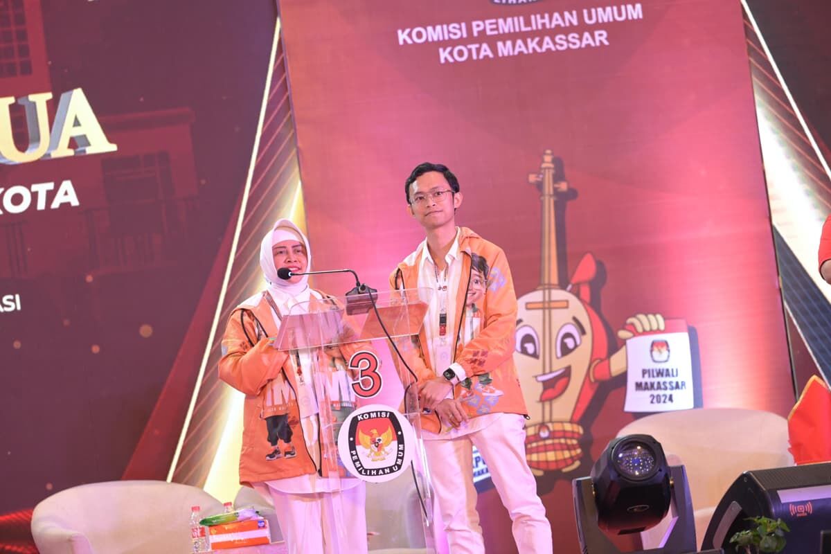 IST
HADAPI TANTANGAN ENERGI--Pasangan calon wali kota dan wakil wali kota Makassar, Indira Yusuf Ismail-Ilham Ari Fauzi mengungkapkan komitmennya untuk menghadapi tantangan energi di Kota Makassar pada debat terakhir