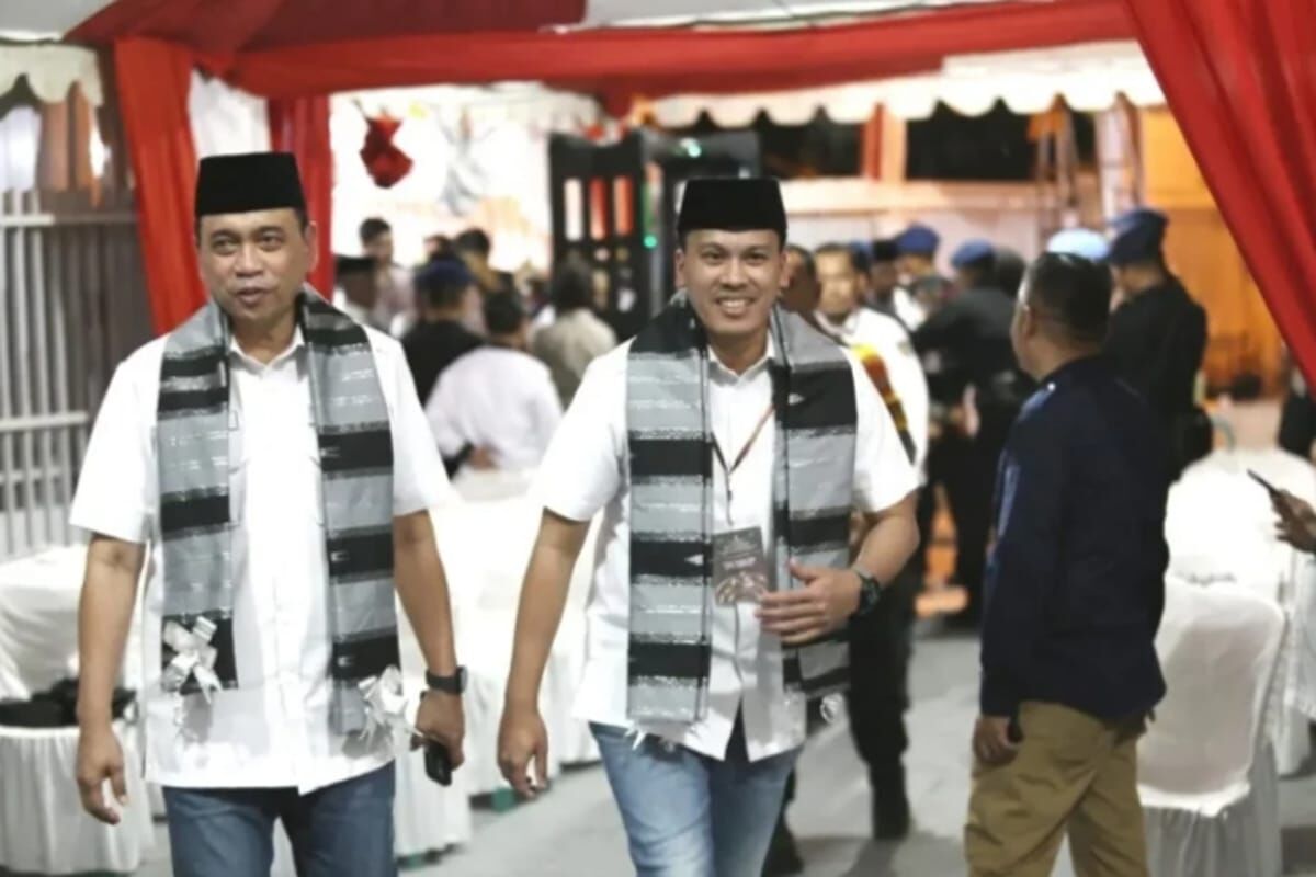 IST
MENEMUI WARGA--Pasangan calon wali kota dan wakil wali kota nomor urut satu, Andi Nurhalid Nurdin Halid-Taqyuddin Djabbar (ANH-TQ) ketika menemui warga 
