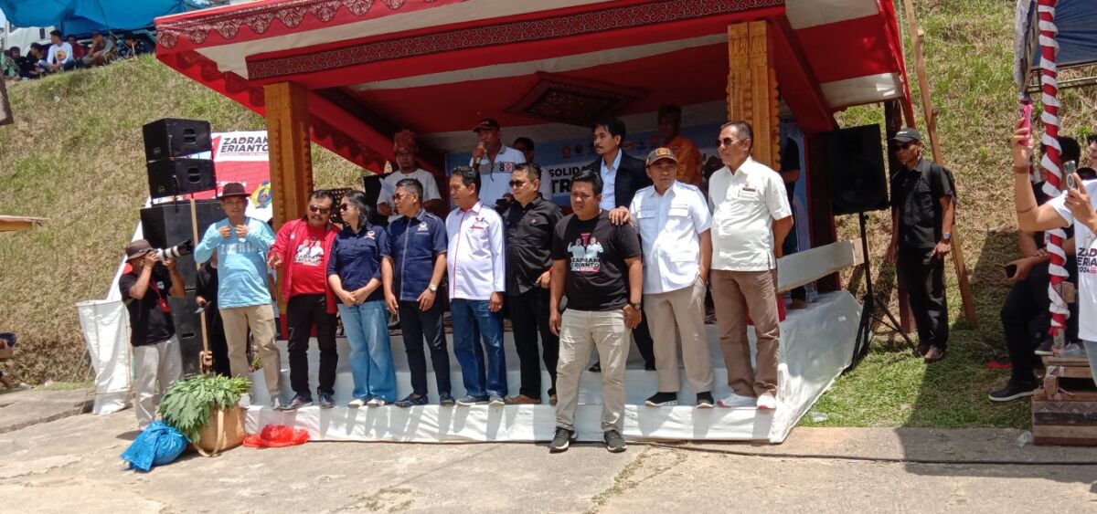 IST
RAPAT KONSOLIDASI--Tim pemenangan nomor urut satu Zatria menggelar rapat konsolidasi guna memantapkan gerakan pemenangan di Swaya Sangalla
