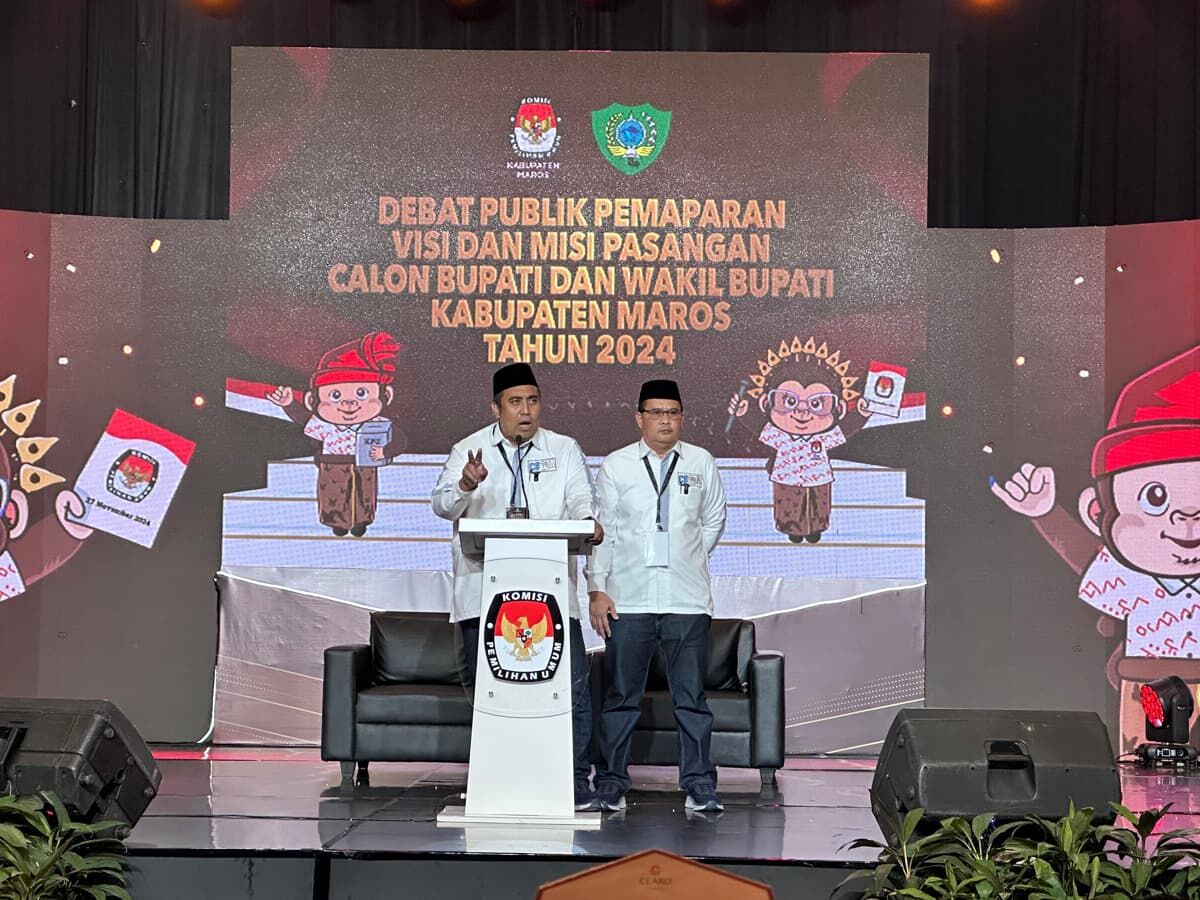 TAMPIL MEMUKAU--Pasangan calon bupati dan wakil bupati Maros Chaidir Syam-Muetazim Mansyur tampil memukau selama debat dan pemaparan visi misi yang diselenggarakan KPU di Ballroom Mahoni, Hotel Claro Makassar, Minggu (3/11)