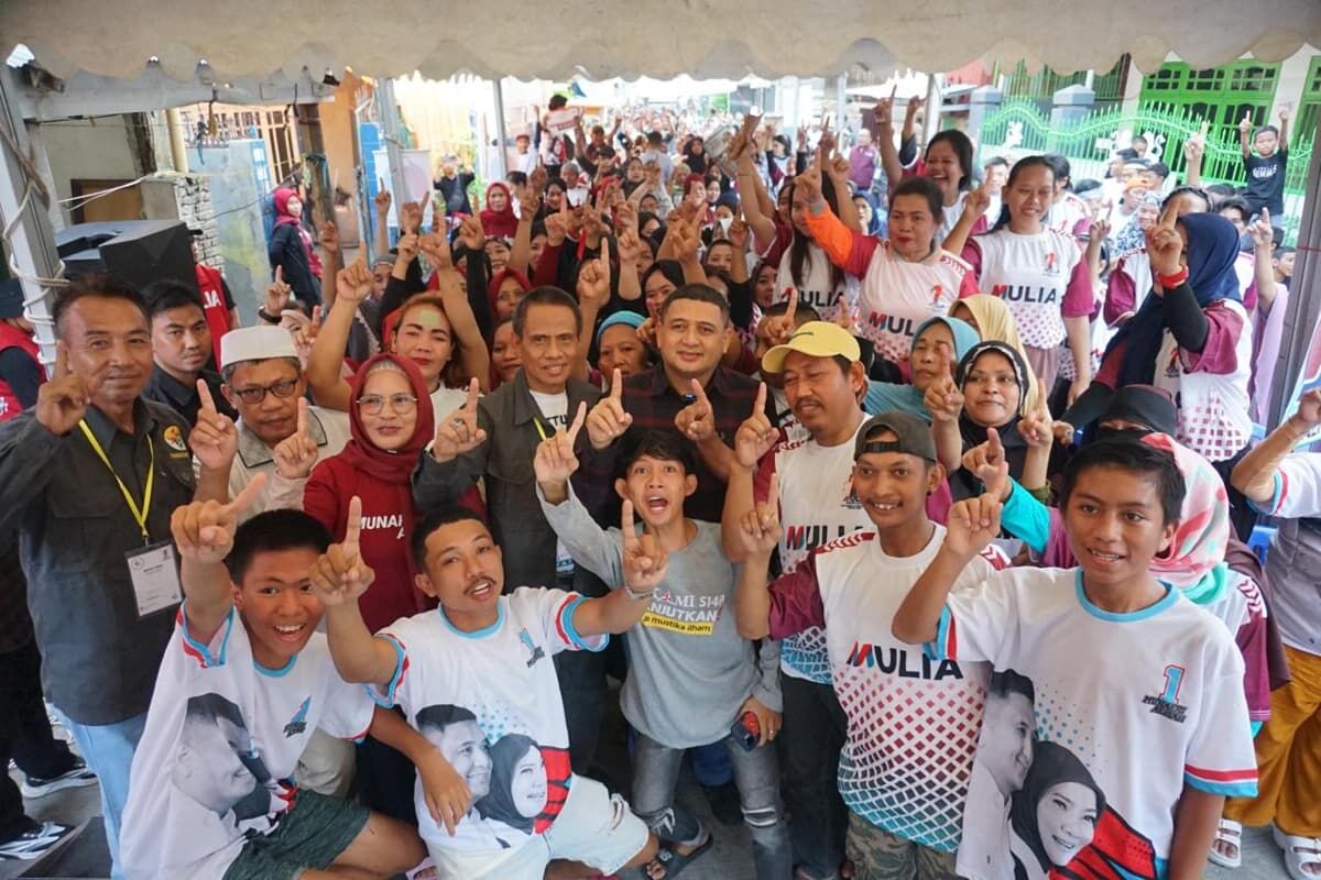 IST
PERKENALKAN PROGRAM--Calon wali kota Makassar Munafri Arifuddin menemui warga untuk memperkenalkan program-program unggulannya, meski saat ini menghadapi serangan fitnah dan berita hoaks ketika menyapa warga di jalan tinumbu, Keluraha  Layang, Kecamatan Bontoala, Rabu (6/11)
