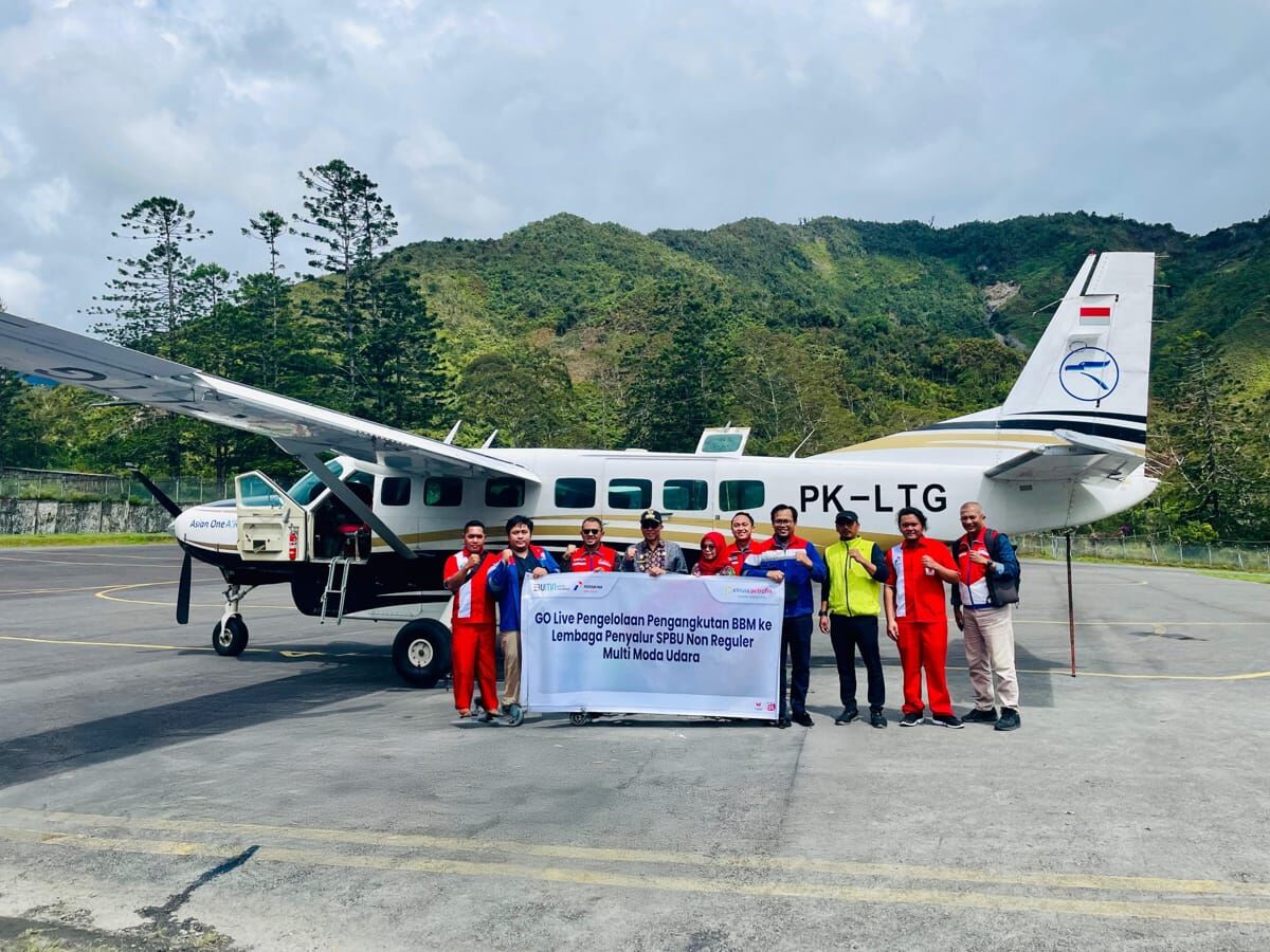 GO LIVE PENGANGKUTAN BBM -- Elnusa Petrofin telah melaksanakan Go Live Pengelolaan Pengangkutan BBM ke Lembaga Penyalur Multimoda Udara di Lembaga Penyalur Puncak Jaya Mulia.
