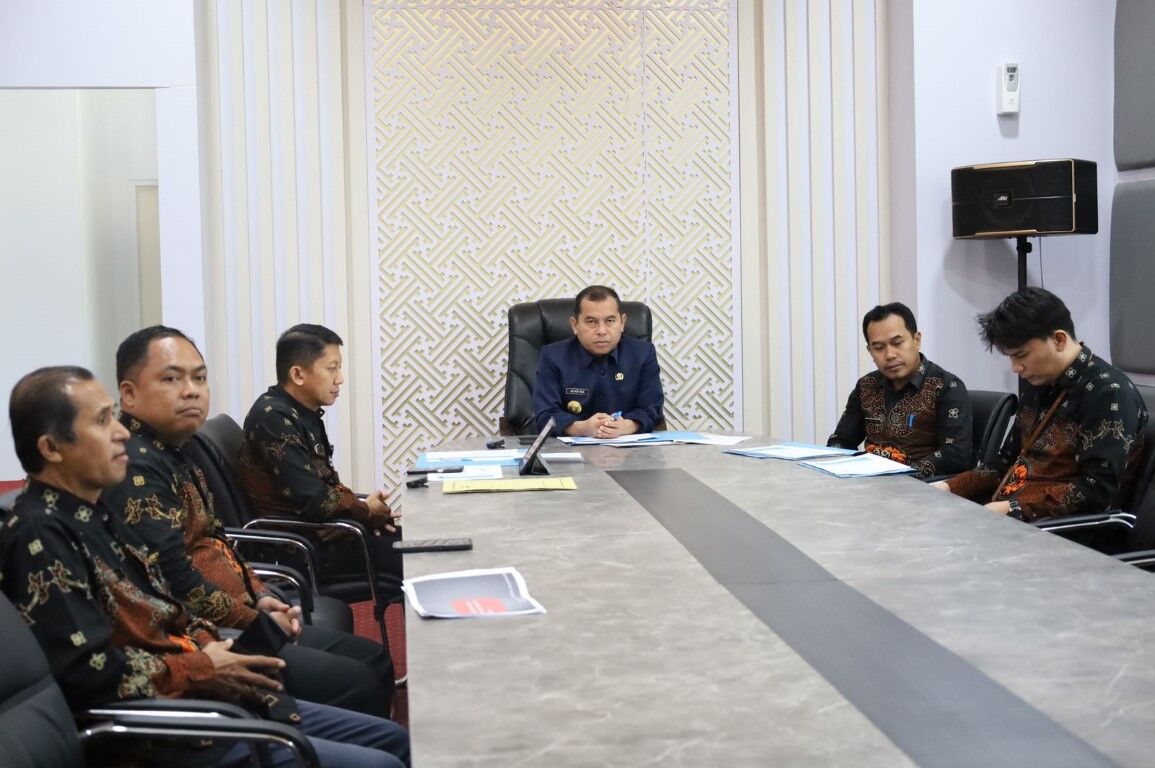 RAKOR -- Pjs Bupati Luwu Timur, Jayadi Nas mengikuti Rakor yang diselenggarakan Kemendagri RI dalam rangka membahas antisipasi pemutusan hubungan kerja (PHK) dan persiapan penetapan Upah Minimum Tahun 2025.