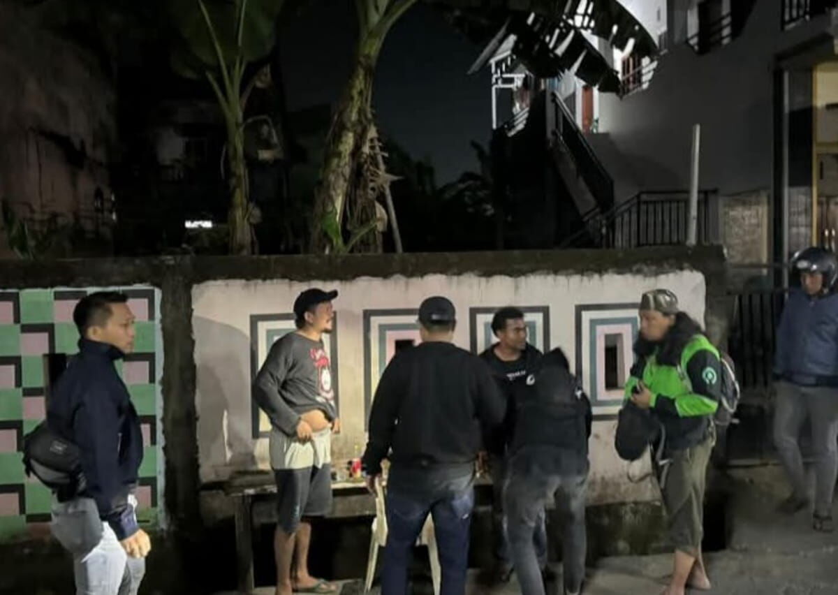OPERASI -- Personel dari Polsek Panakkukang melaksanakan patroli gangguan Kamtibmas di wilayah hukum Polsek Panakkukang.
