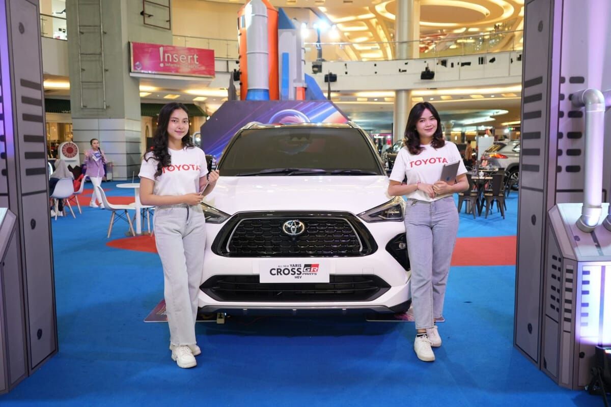 PENAWARAN SPESIAL -- All New Yaris Cross, salah satu unit andalan dari Kalla Toyota saat didisplay di Mal Ratu Indah Makassar.  Sepanjang bulan November hingga Desember 2024, Kalla Toyota memberikan penawaran spesial 
