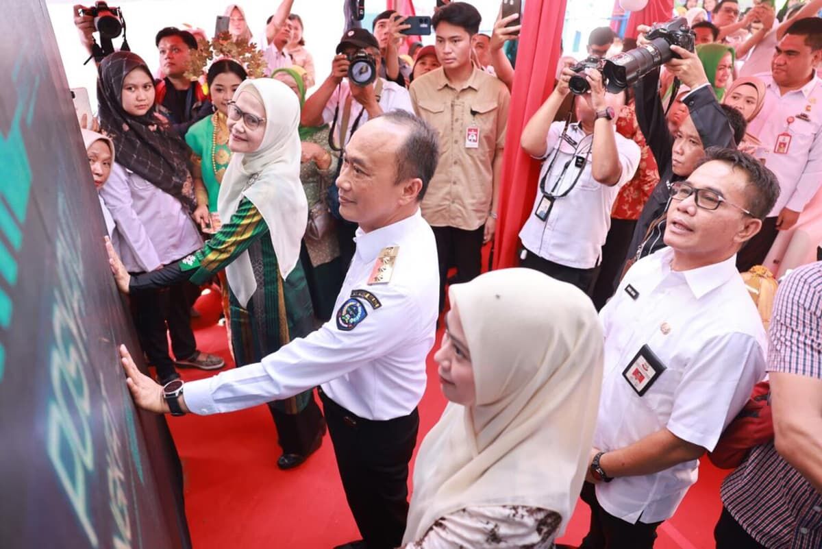 ist
RESMIKAN--Pj Gubernur Sulsel Prof Zudan Arief Fakhrulloh meresmikan Posyandu Nusa Indah IV atau Posyandu Era Baru SPM, di Kelurahan Pannampu, Kecamatan Tallo, Rabu (6/11).
