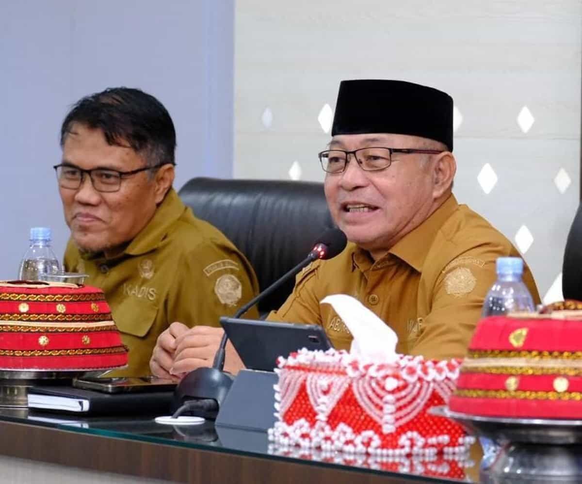 IST
RAKOR -- Wakil Bupati Gowa, Abdul Rauf Malaganni Karaeng Kio saat memimpin Rakor Tim TPPS Gowa dan menerima Tim SSGI sebagai tim survei. 
