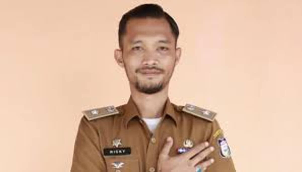 int
Ricky Adhika Karumpa