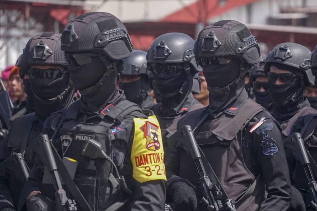 Senam Sehat Meriahkan Hari Jadi Brimob