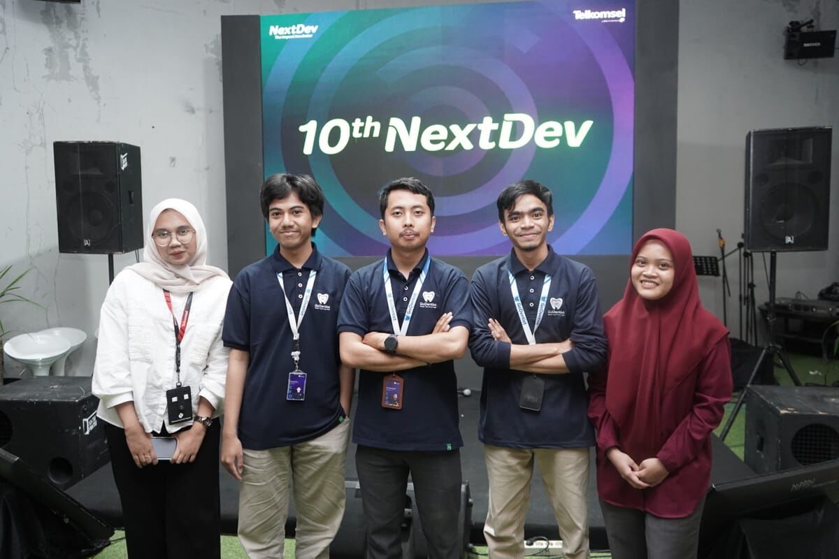 GOLDEN TICKET -- Tim Startup GoDentist dari Makassar setelah dinobatkan mendapatkan Golden Ticket ke Top 24 Telkomsel NextDev ke-10.
