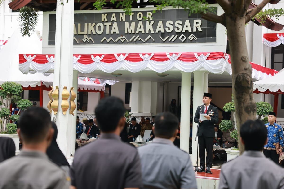 ist
PAHLAWAN--Pjs Wali Kota Makassar, Andi Arwin Azis, memimpin upacara peringatan Hari Pahlawan 10 November yang berlangsung khidmat di Kantor Balai Kota Makassar, Senin, (11/11).
