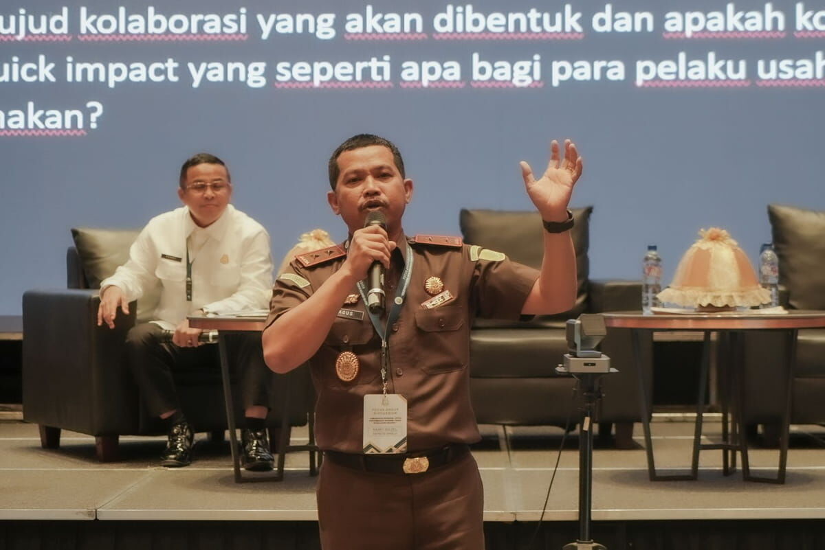 ist
SATGAS--Kejati Sulsel Agus Salim saat menjelaskan kalau Sulsel membutuhkan Satgas Percepatan Investasi di acara FGD yang digelar Kejati Sulsel bersama Pemprov Sulsel  dengan tema "Percepatan Investasi Untuk Pertumbuhan Ekonomi Tinggi di Sulawesi Selatan" di Hyatt Place Makassar, Senin (11/11).
