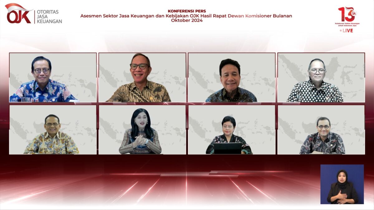 JUMPA PERS -- Ketua Dewan Komisioner OJK Pusat, Mahendra Siregar (dua kiri atas) saat menggelar jumpa pers penyampaian hasil RDK Bulanan OJK untuk periode bulan Oktober 2024.
