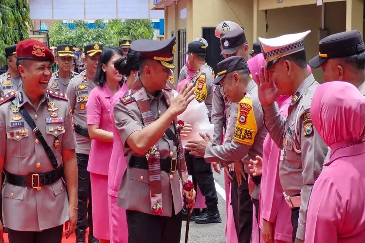 Polres Maros Tebar 5.000 Bibit Ikan Nila