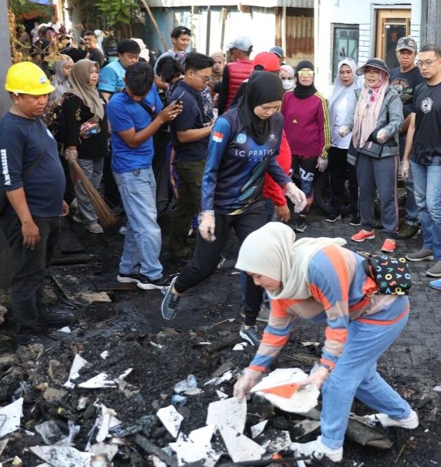 Pemkot Makassar Gelar Program Sabtu Bersih di Lokasi Kebakaran Laiya