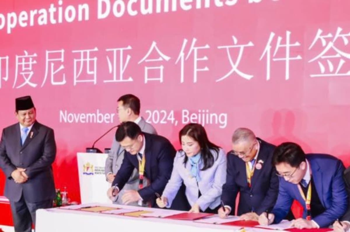 KOLABORASI STRATEGIS -- CEO PT Vale Indonesia, Febriany Eddy bersama manajemen GEM Co., Ltd. menanandatangani Kolaborasi Strategis untuk Investasi Produksi Nikel Net-Zero, disaksikan Presiden RI, Prabowo Subianto, di Forum Bisnis Indo-Cina, Beijing.

