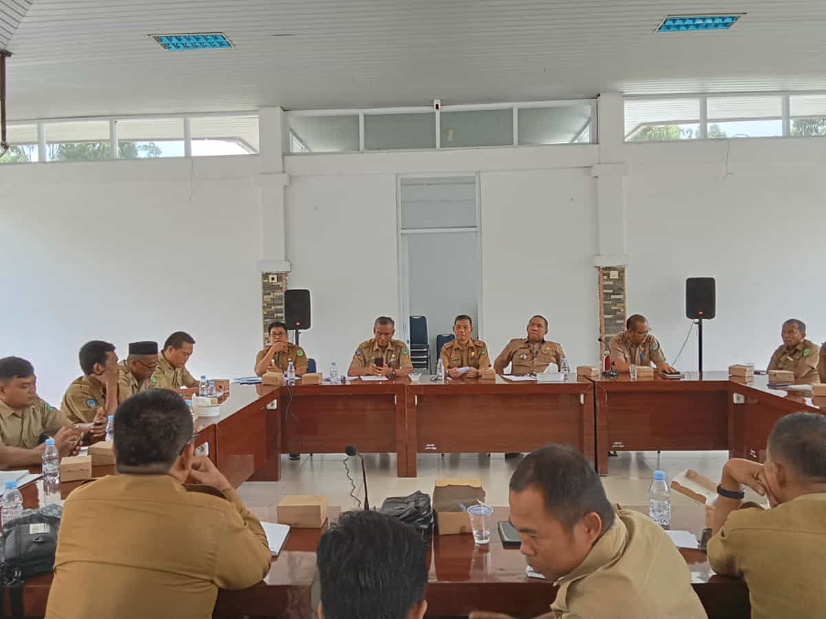 EVALUASI -- DPKP Kabupaten Luwu Timur menggelar rapat evaluasi musim tanam Juni – Oktober 2024 dan Persiapan Tanam Desember 2024 di Aula DPKP, Senin (4/11).
