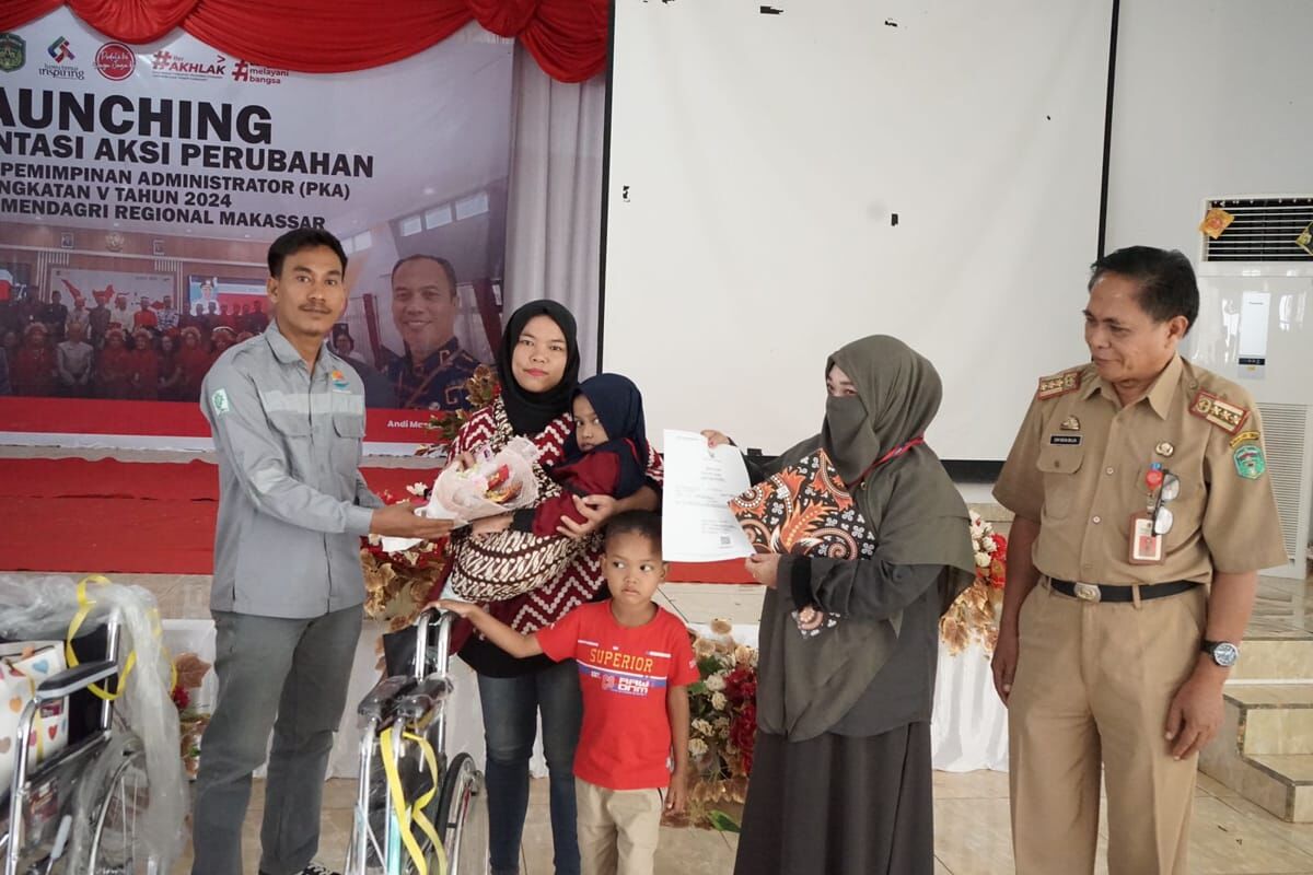 LAUNCHING -- Sekkab Luwu Timur, H Bahri Suli melaunching kegiatan Implementasi Aksi Perubahan, peserta PKA angkatan V Tahun 2024 pada PPSDM Regional Makassar di Aula Dinas Pendidikan, Selasa (5/11).