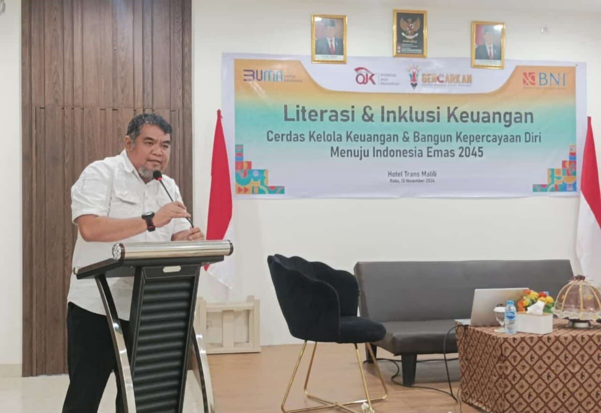 LITERASI -- Para pelaku usaha, UMKM dan Wirausaha se-Kabupaten Luwu Timur mengikuti kegiatan literasi dan inklusi keuangan yang diselenggarakan BNI Kantor Cabang Pembantu Malili di Aula Wisma Trans, Malili, Rabu (13/11).