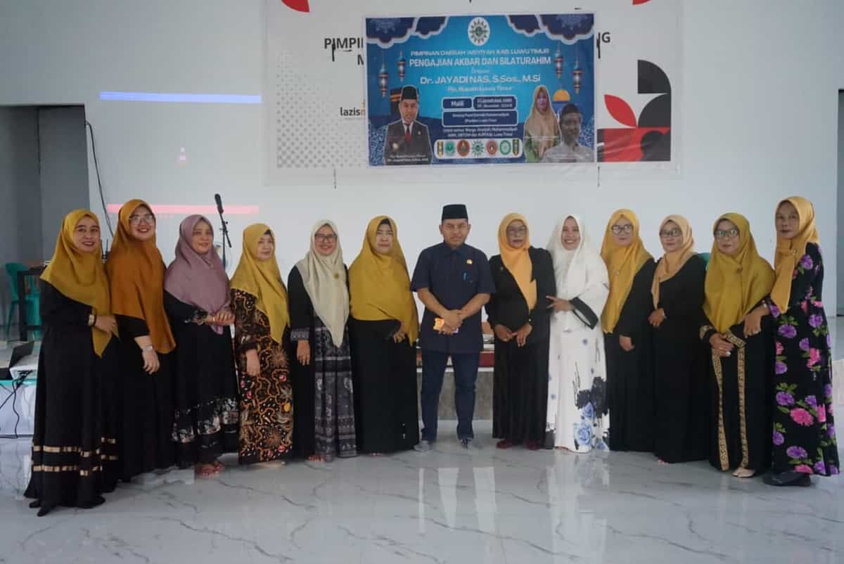 PENGAJIAN -- Pjs Bupati Luwu Timur, Jayadi Nas menghadiri pengajian Akbar Aisyiyah se Kabupaten Lutim yang diselenggarakan di Gedung Dakwah Muhammadiyah Malili, Sabtu (9/11).
