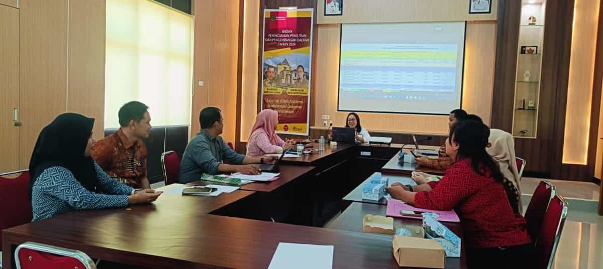 LAYANAN -- Reformer PKA Kabupaten Luwu Timur Angkatan V menggelar Layanan Klinik Asistensi Transformasi Dokumen Perencana, yang dilaksanakan di Aula Kantor Bapelitbangda baru-baru ini. 
