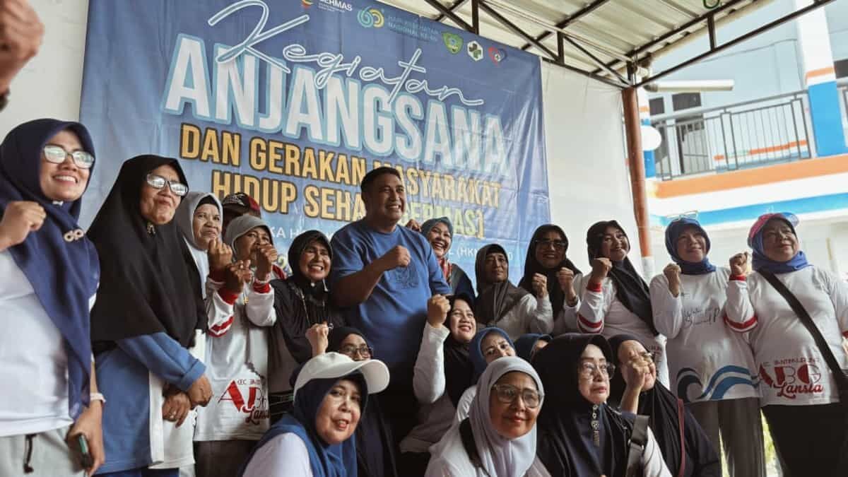 MULAI BERAKTIVITAS -- HAS Chaidir Syam kembali mulai beraktivitas sebagai bupati Maros mulai Minggu (24/11) setelah sebelumnya melakukan cuti kampanye Pilkada Maros 2024. sALAH Salah satunya menghadiri kegiatan Anjangsana dan gERMAS 