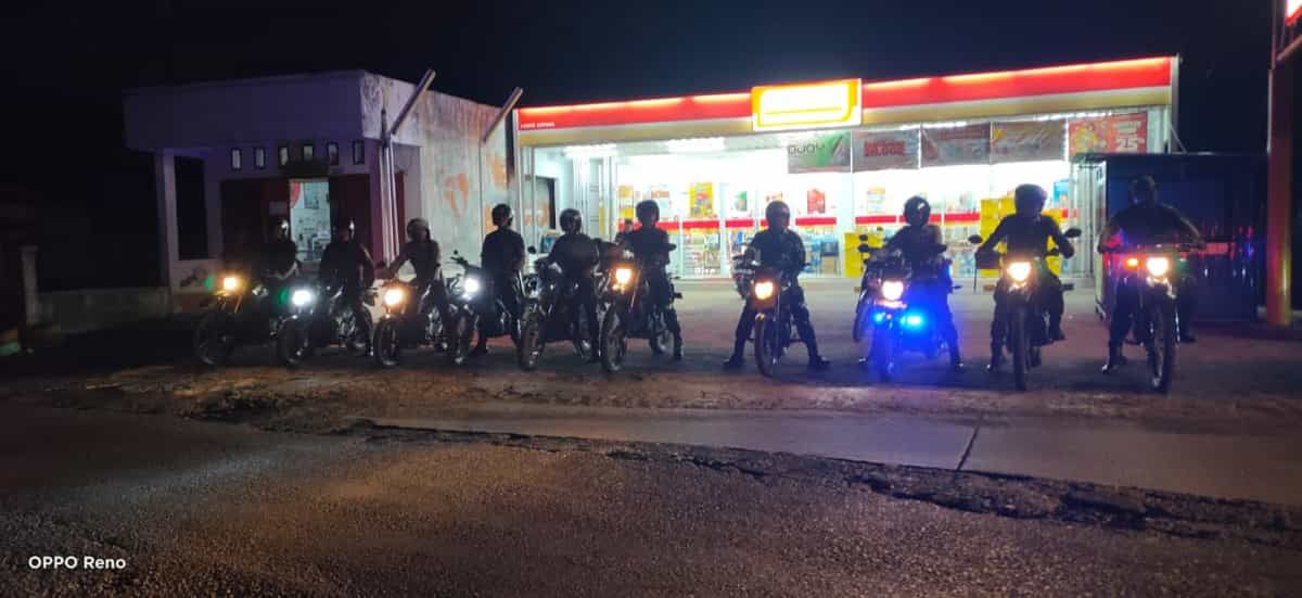 PATROLI --  Personel Polsek Marioriwawo dan Koramil Marioriwawo melaksanakan patroli sinergitas dalam rangka Cooling System Pilkada Damai 2024, Sabtu (9/11).
