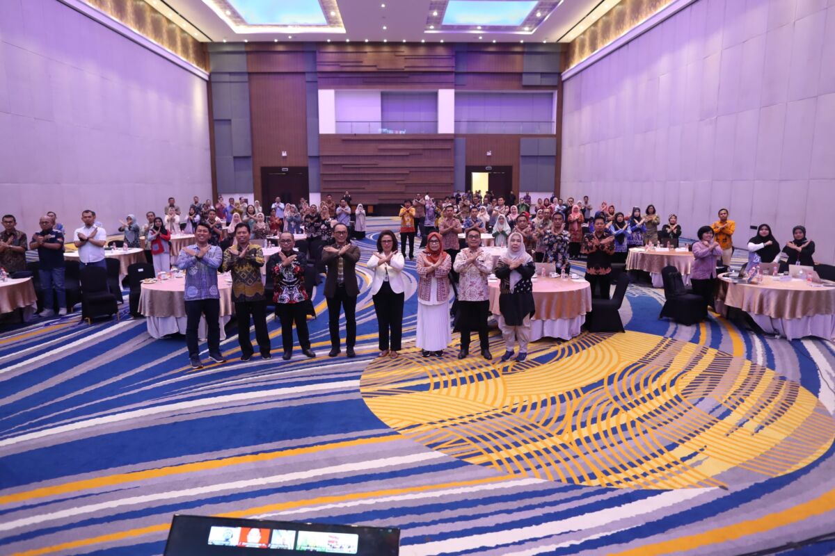 ist
RAKOR--Pj Gubernur Sulsel, Prof Zudan Arif Fakrulloh saat membuka rakor lintas sektor pencegahan dan penurunan stunting, yang diadakan oleh Kemenko Bidang PMK RI, di Hotel Four Points by Sheraton, akhir pekan lalu.Rakor ini turut dihadiri Pj Sekkot Makassar, Irwan Rusfiandy Adnan.
