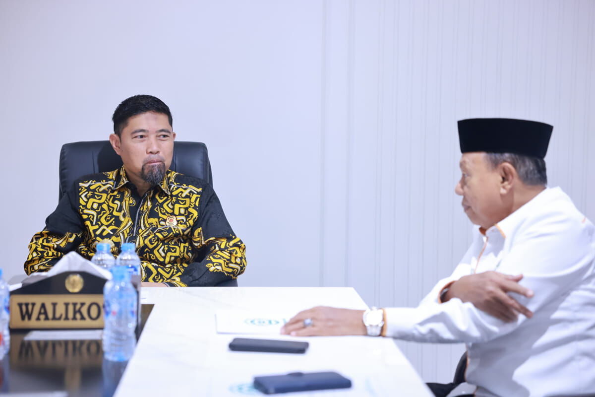 ist
TERIMA--Pjs Wali Kota Makassar Andi Arwin Azis menerima audiens pengurus DMI Kota Makassar di Kantor Wali Kota,  Jalan Ahmad Yani, Jumat (8/11).
