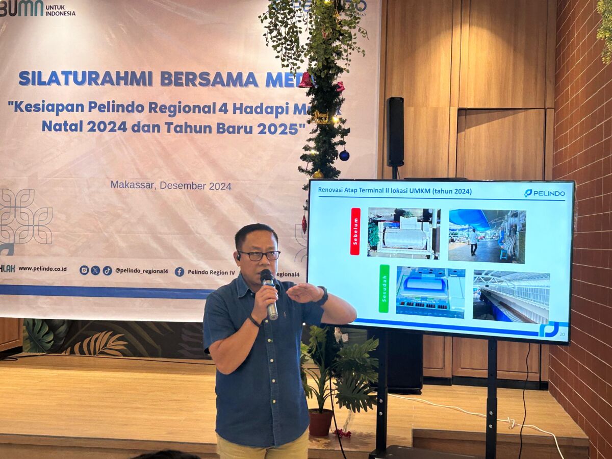 BKM/RAHMAWATI AMRI
BERI KETERANGAN--Executive Director Pelindo Regional IV Abdul Azis memberi keterangan terkait persiapan menjelang libur Natal dan Tahun Baru, Kamis (12/12). Diprediksi arus penumpang kapal di akhir tahun ini mengalami peningkatan 12,5 persen.
