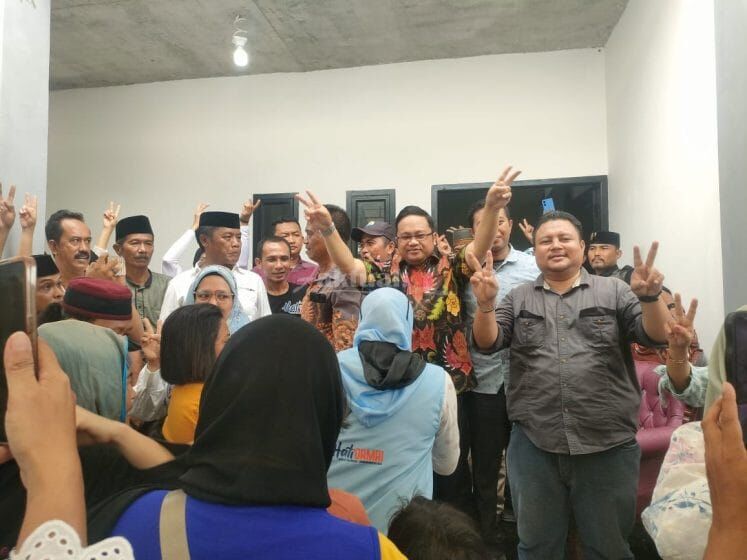 IST
AJAK BERSATU--Wakil Bupati Gowa terpilih Darmawangsyah Muin mengajak warga untuk kembali bersatu dan beraktivitas seperti sedia kala   
