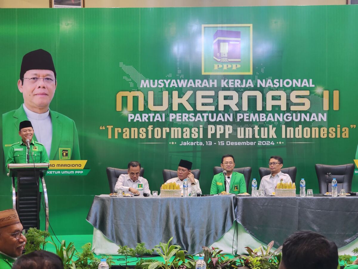 IST
PIMPIN SIDANG--Waketum DPP PPP Dr HM Amir Uskara memimpin sidang dalam kegiatan Mukernas II di Ancol, Jakarta
