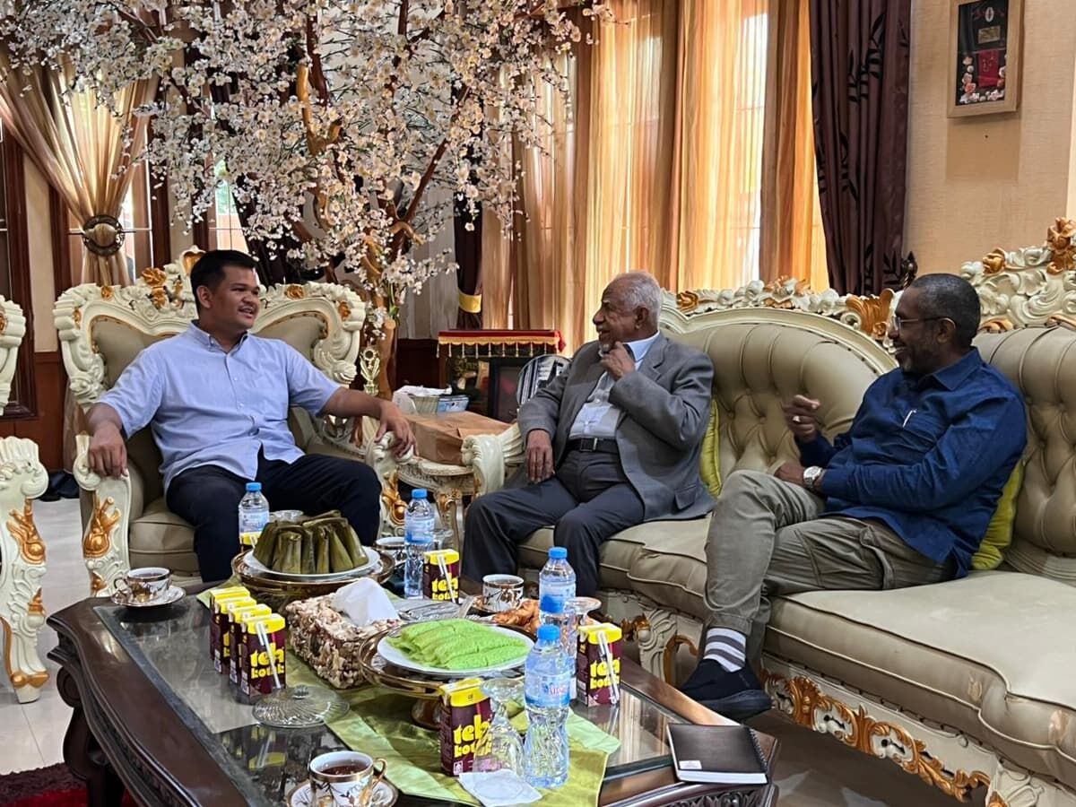 IST
TERIMA KUNJUNGAN--Calon bupati dan wakil bupati Bantaeng Fathul Fauzy Nurdin-H. Sahabuddin menerima kunjungan Duta Besar Sudan untuk Indonesia, Yassir Mohamed Ali Mohamed beserta delegasi, Sabtu 30/11)