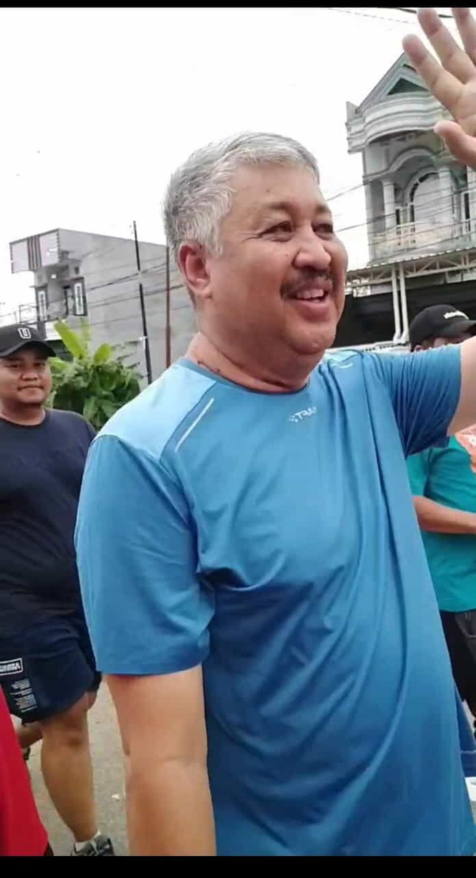 IST
JOGGING PAGI--Calon bupati petahana terpilih Andi Irwan Hamid melaksanakan jogging dipagi hari seputar Jalan Bintang
