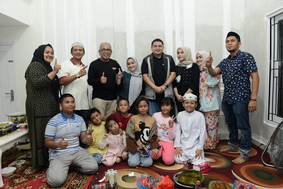IST
SILATURAHMI DAN SYUKURAN--Politisi Golkar Munafri Arifuddin dan Ilham Aroief Sirajuddin menghadiri silaturahmi dan syukuran Mulia, Paotere, Kelurahan Gusung, Kecamatan Ujung Tanah Minggu (1/12)