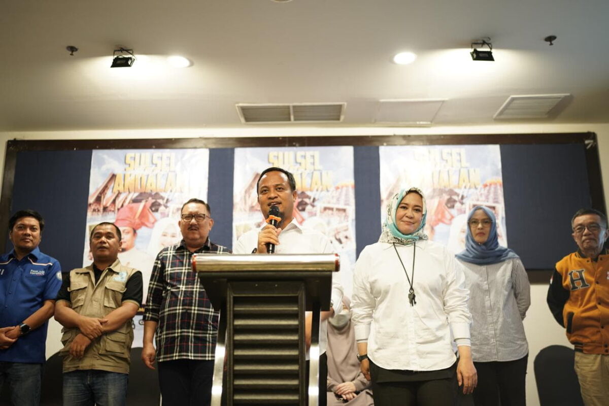 IST
BERI KETERANGAN--Pasangan calon gubernur dan wakil gubernur Sulsel, Andi Sudirman Sulaiman-Fatmawati Rusdi ketika memberikan keterangan. Paslon ini tengah menyiapkan tim hukum guna menghadapi gugatan Paslon Moh Ramdhan Pomanto-Azhar Arsyad di Mahkamah Konstitusi
