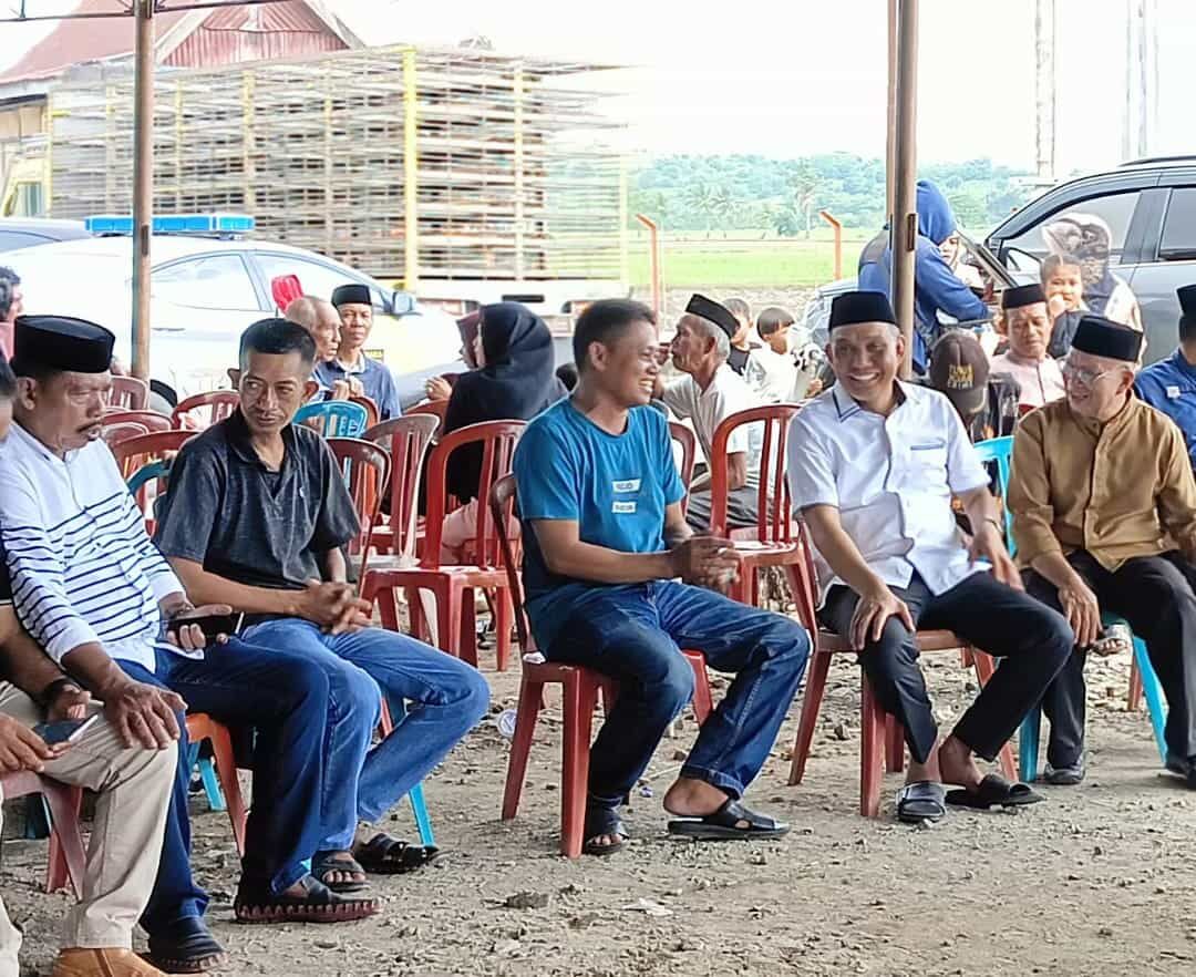 IST
ADAKAN SYUKURAN--Mantan Ketua DPRD Kabupaten Pinrang, H. Muhtadin (kemeja putih) mengadakan syukuran atas terpilihnya sebagai Anggota DPRD Provinsi Sulawesi Selatan

