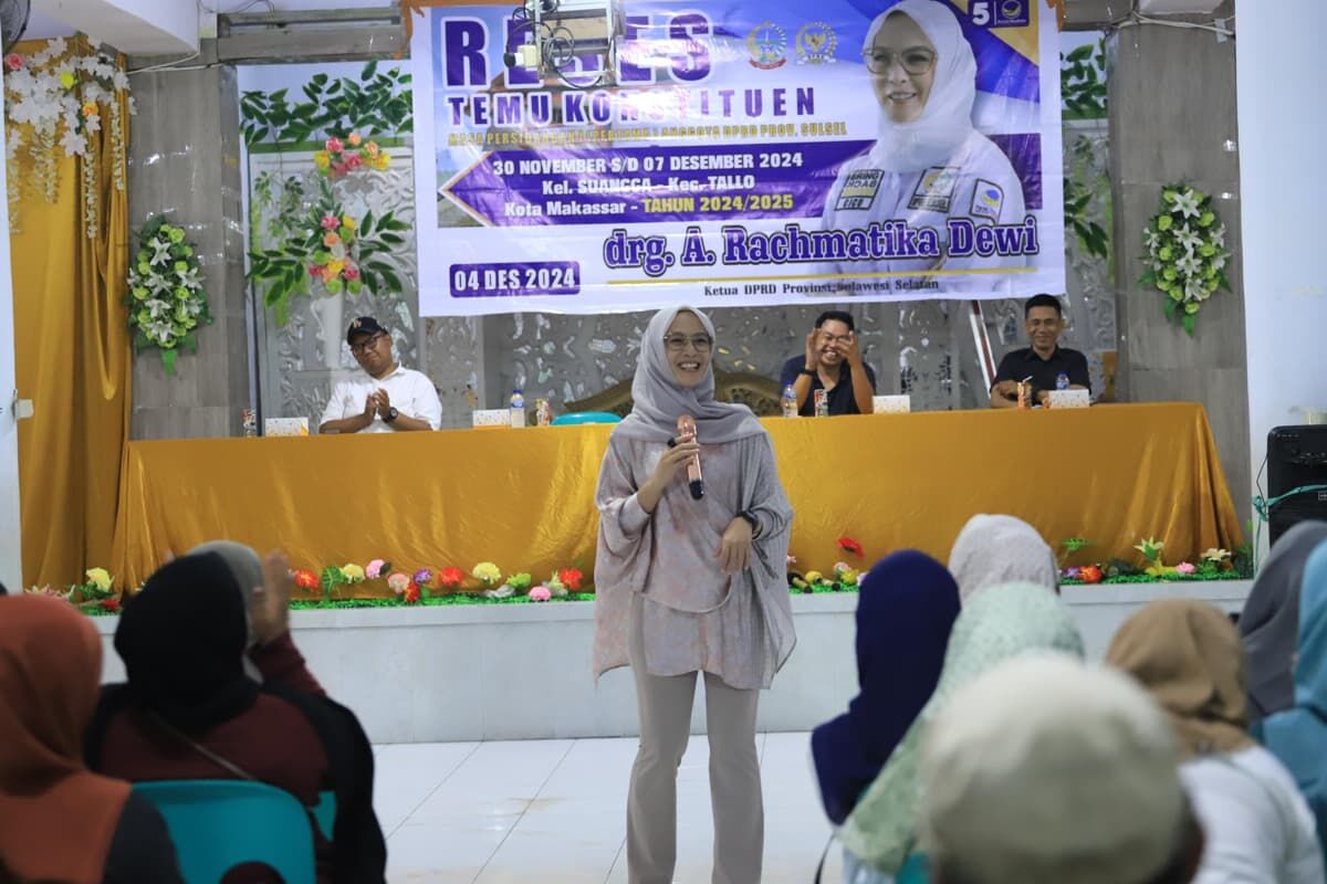 IST
SERAP ASPIRASI--Ketua DPRD Provinsi Sulsel, Drg. A. Rachmatika Dewi  menemui masyarakat dalam rangka menyerap aspirasi akhir tahun ini di Kelurahan Suangga, Kecamatan Tallo, Rabu (4/12)
