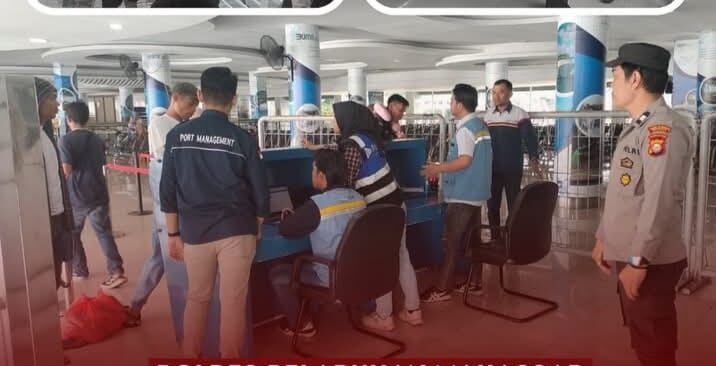 NATARU,  Personel Polres Pelabuhan Makassar melaksanakan pengamanan dan memberikan pelayanan di Pelabuhan Soekarno Hatta Makassar. 
